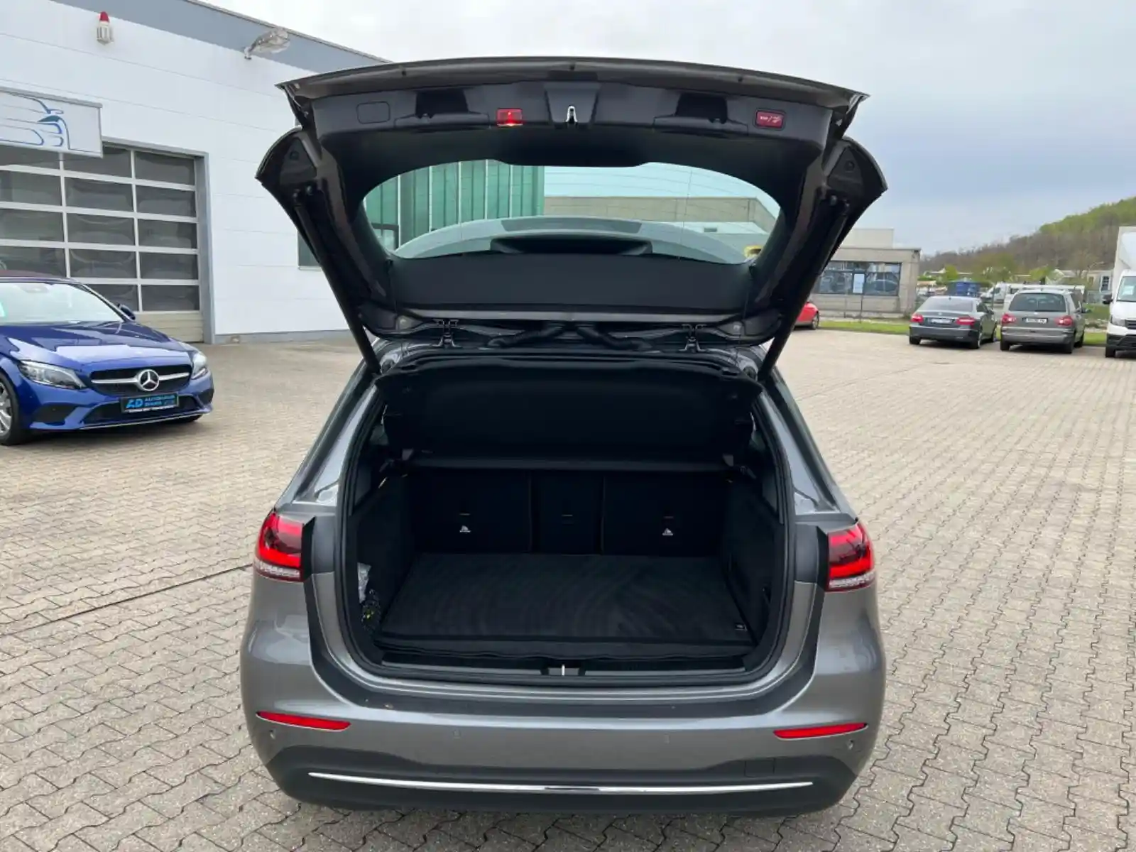 Mercedes-Benz B 200