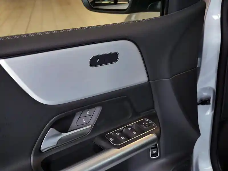 Mercedes-Benz B 220