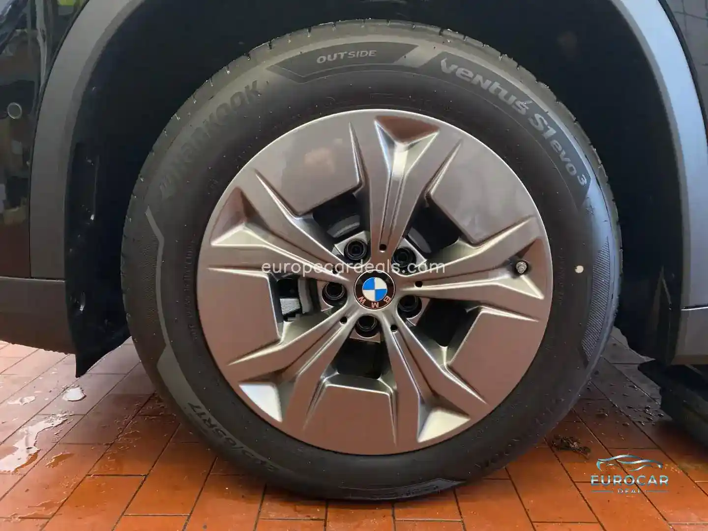 BMW iX1