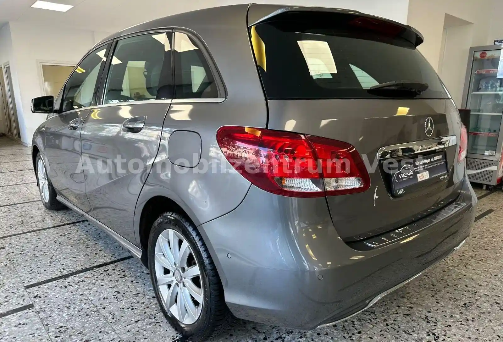 Mercedes-Benz B 180
