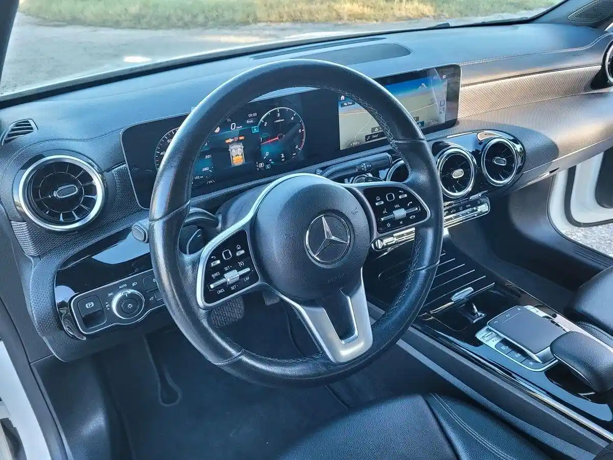 Mercedes-Benz CLA 200
