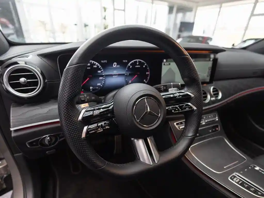 Mercedes-Benz E 300