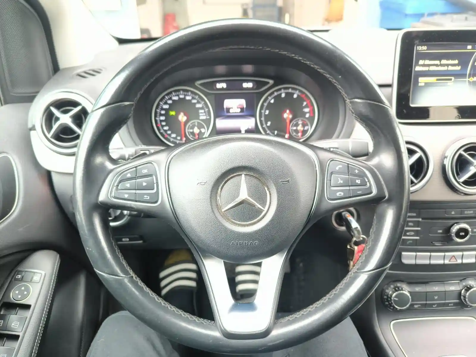 Mercedes-Benz B 180