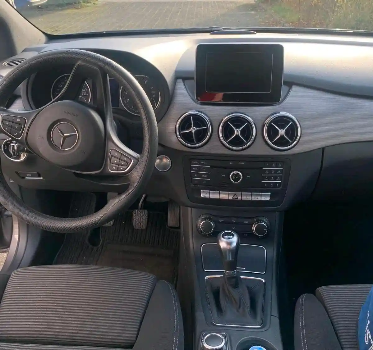 Mercedes-Benz B 180