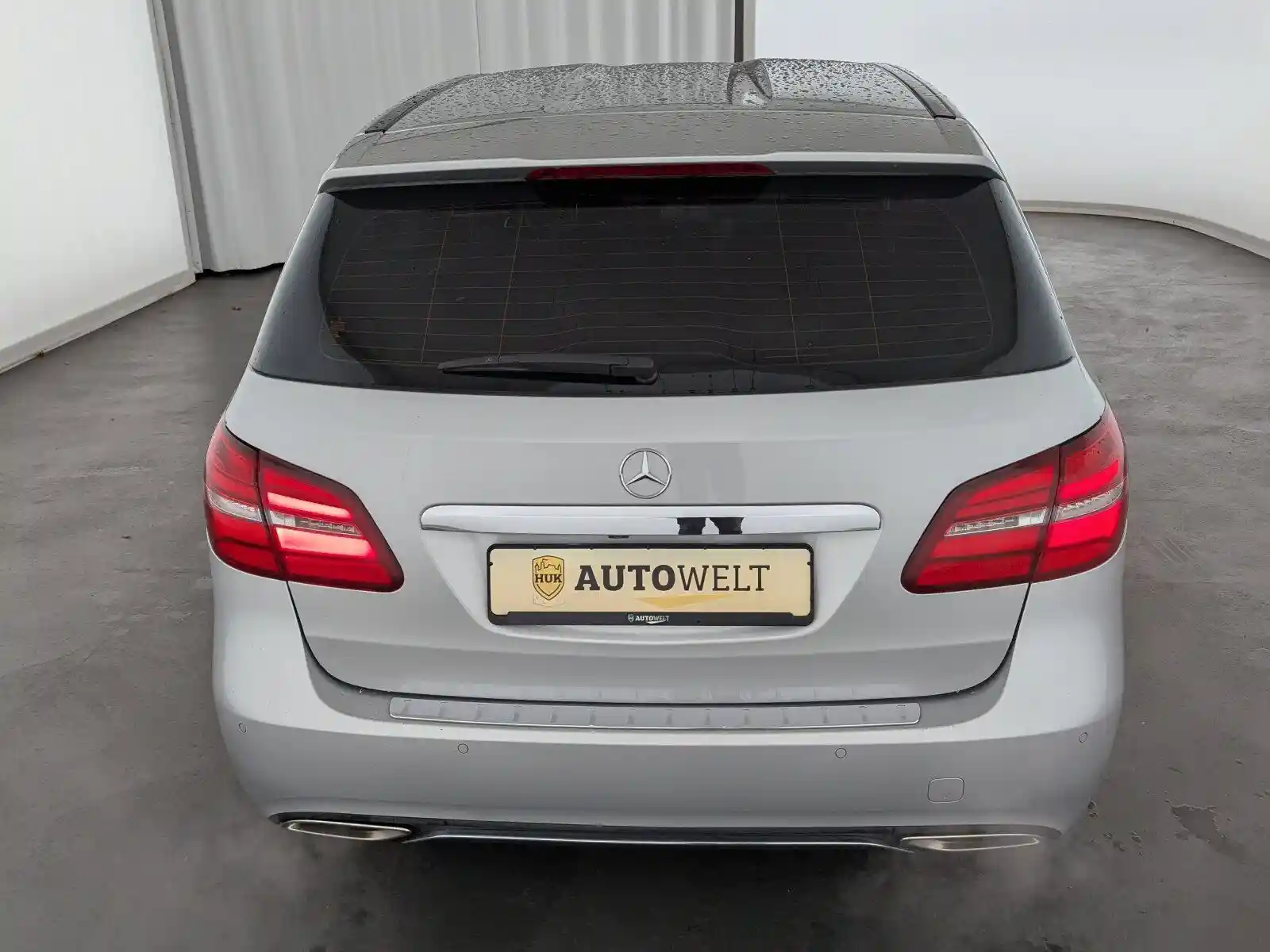 Mercedes-Benz B 180