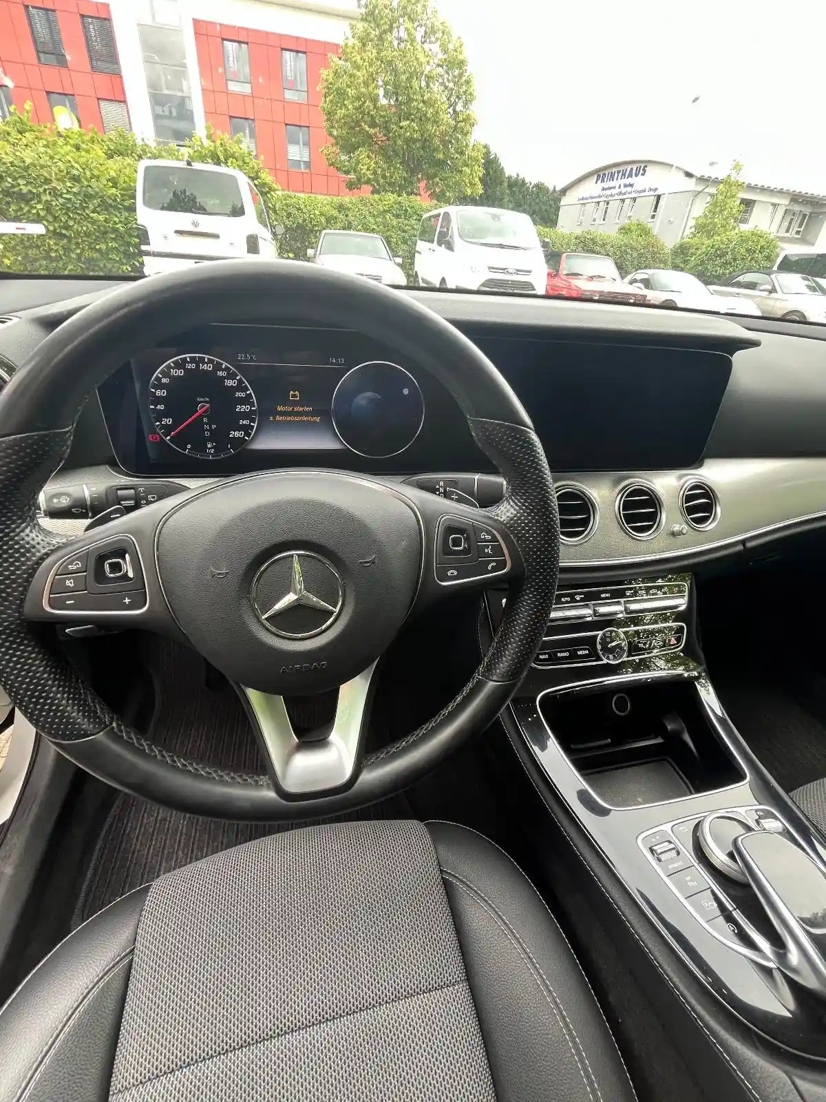 Mercedes-Benz E 220