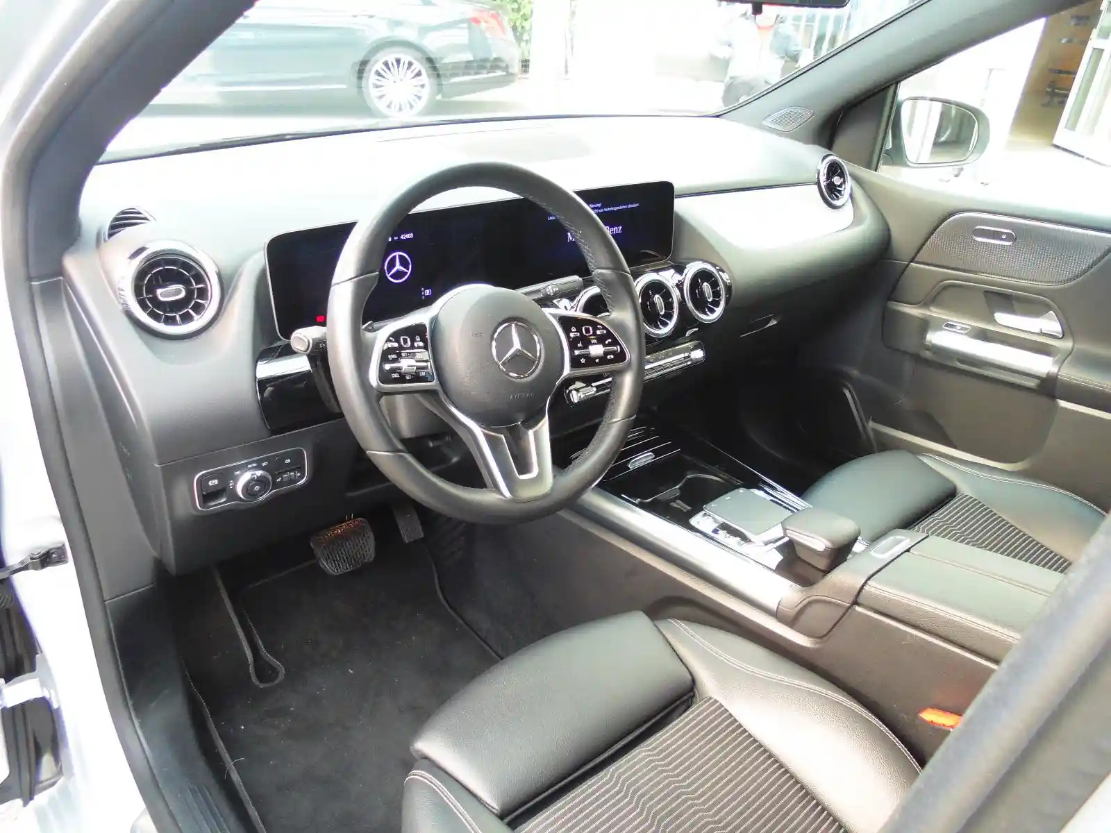 Mercedes-Benz B 180