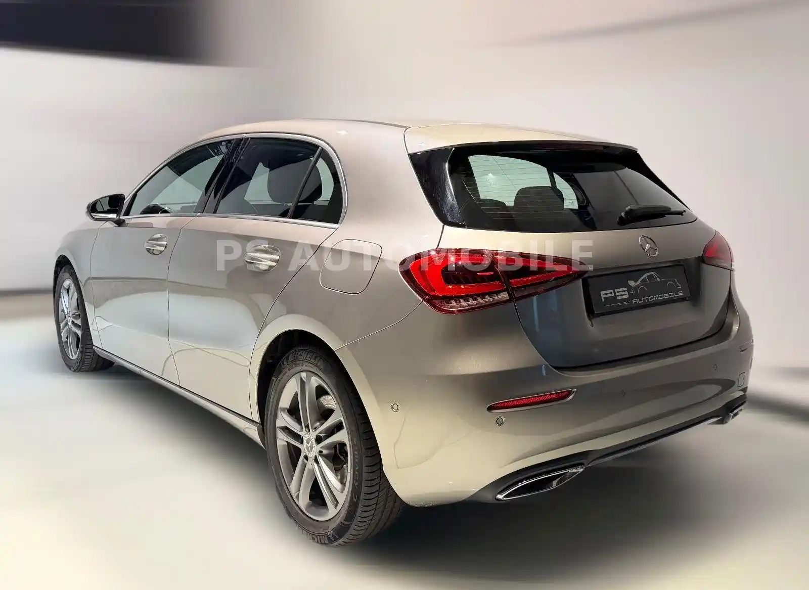 Mercedes-Benz A 220