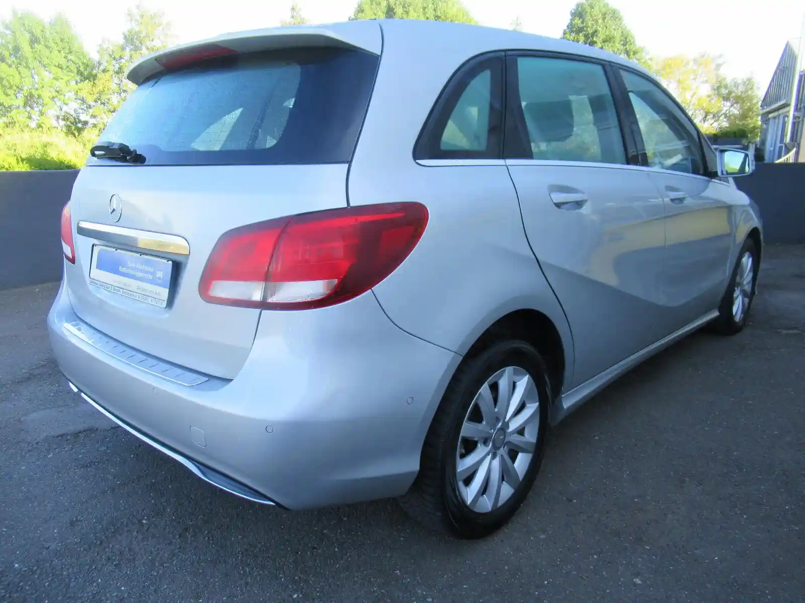 Mercedes-Benz B 180