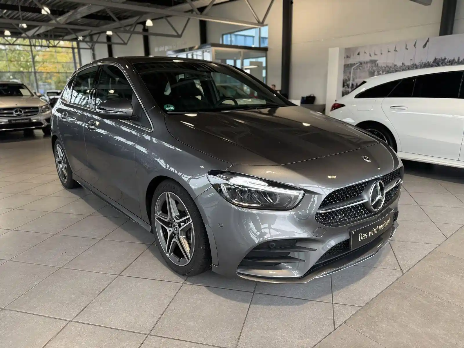 Mercedes-Benz B 180