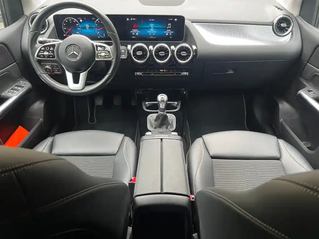 Mercedes-Benz B 180