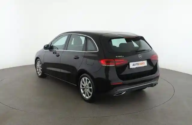 Mercedes-Benz B 180