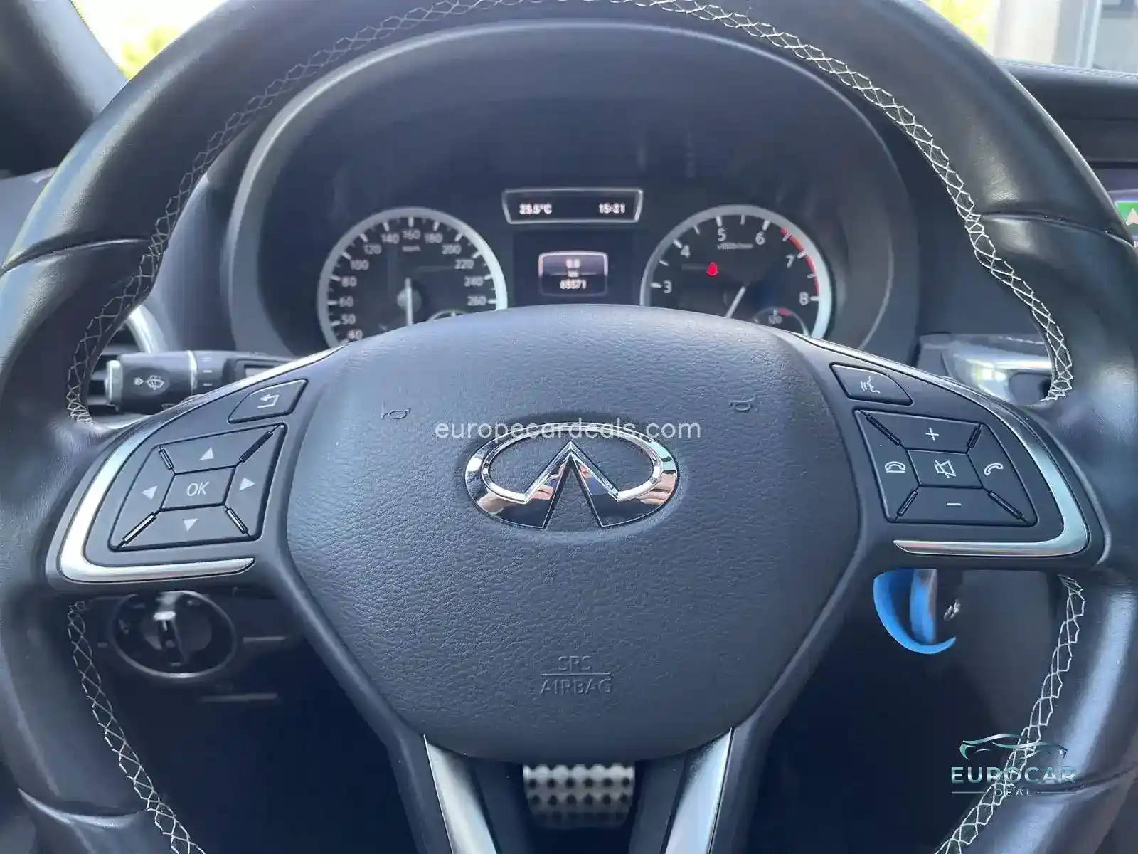 Infiniti Q30
