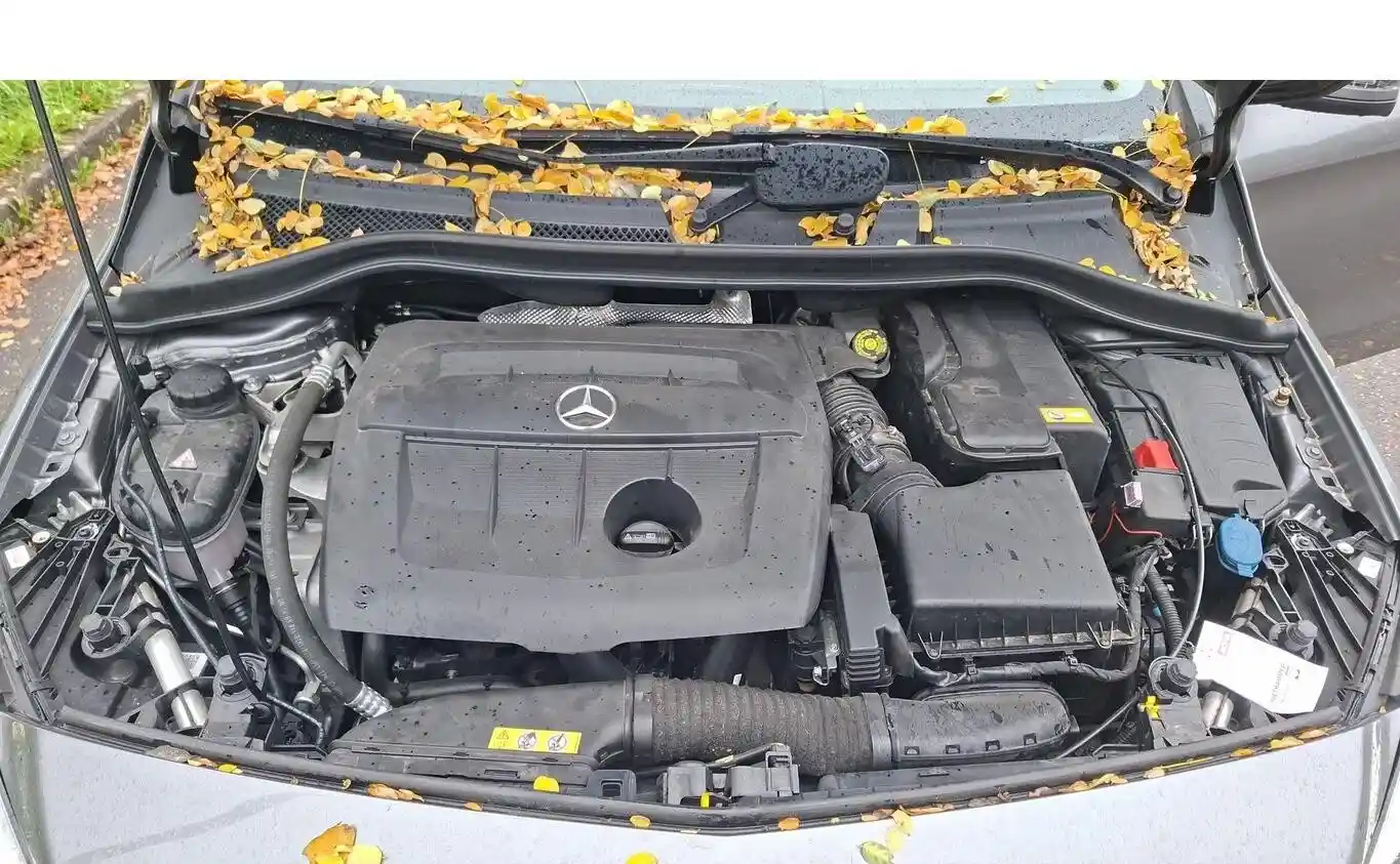 Mercedes-Benz B 180
