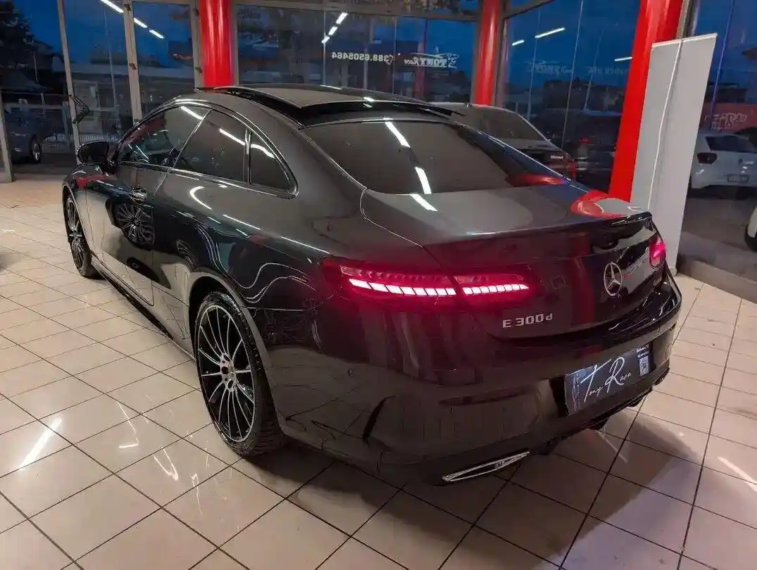 Mercedes-Benz E 300