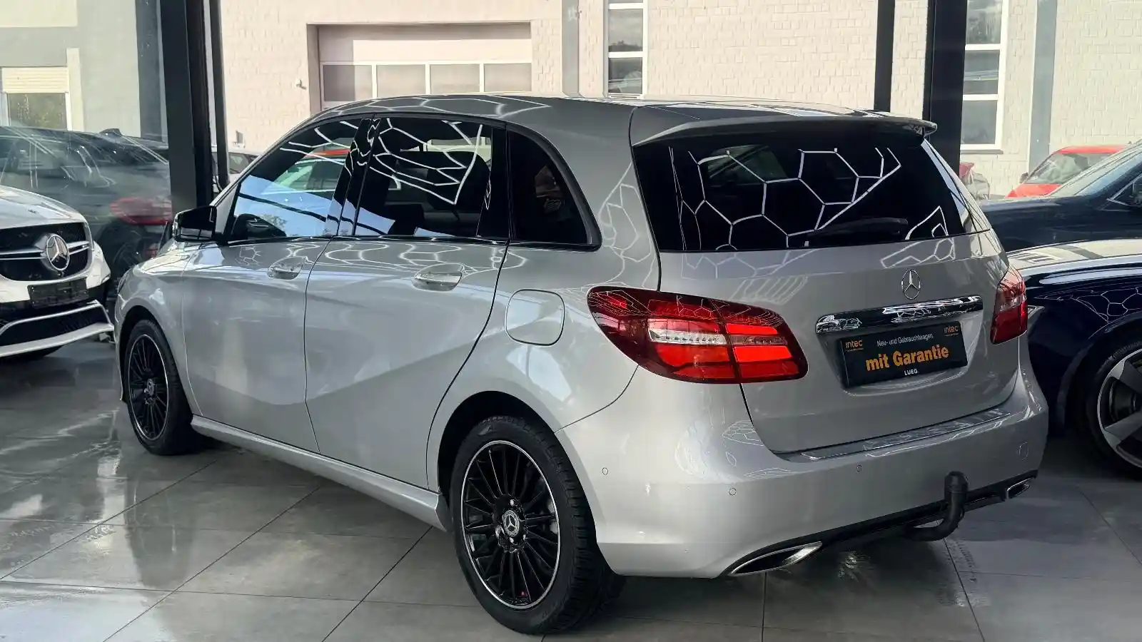 Mercedes-Benz B 180