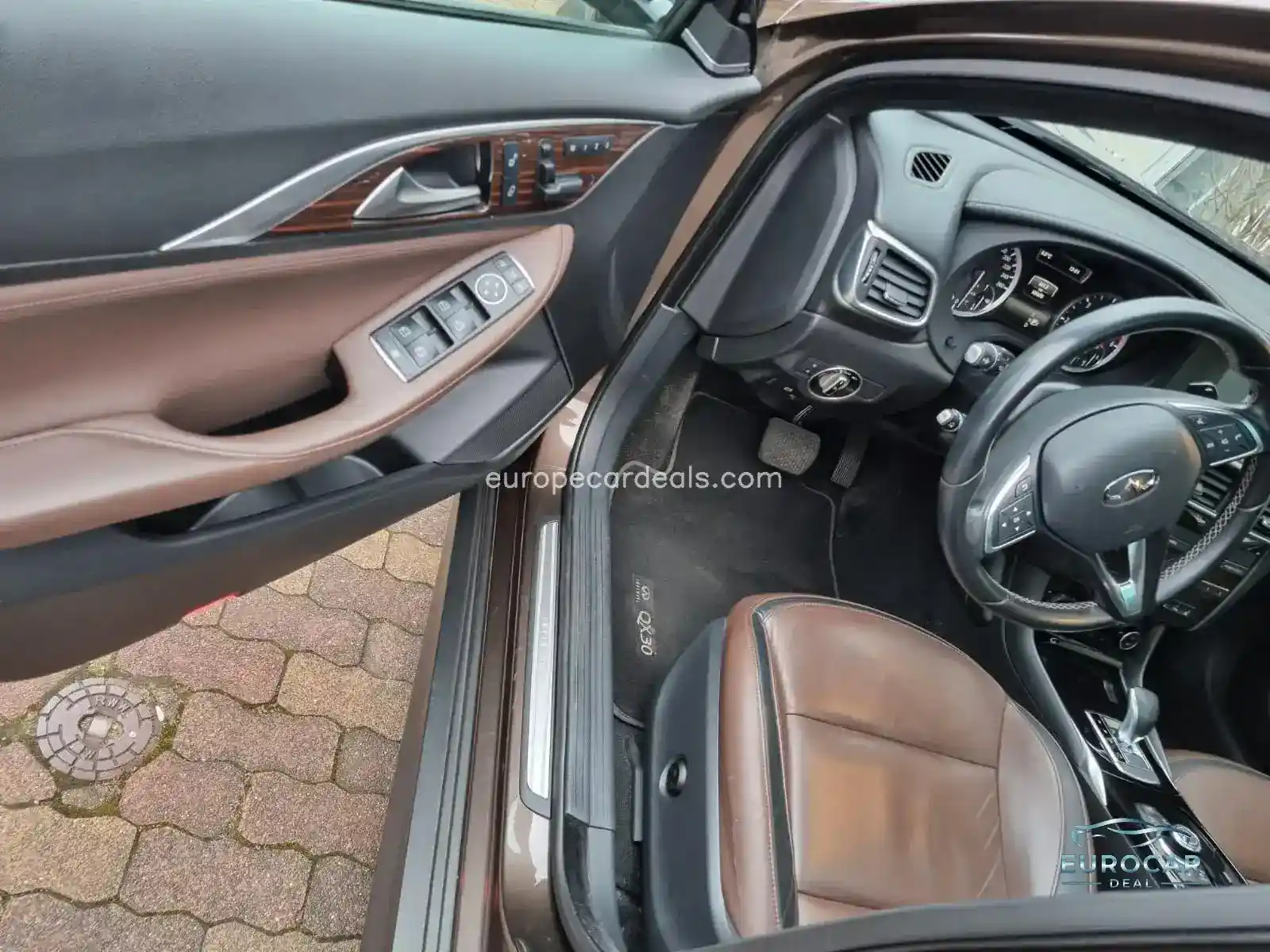 Infiniti QX30
