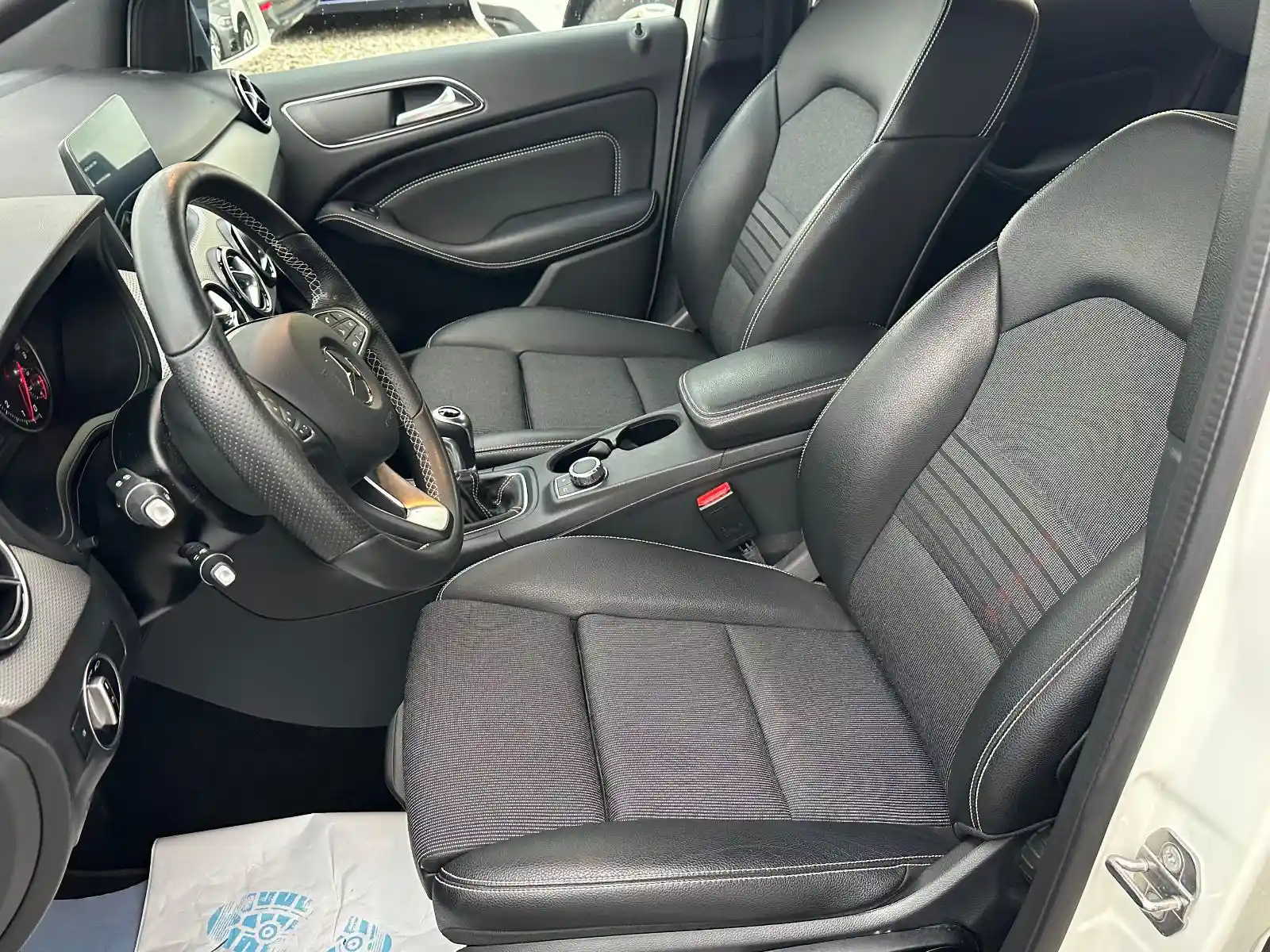 Mercedes-Benz B 180