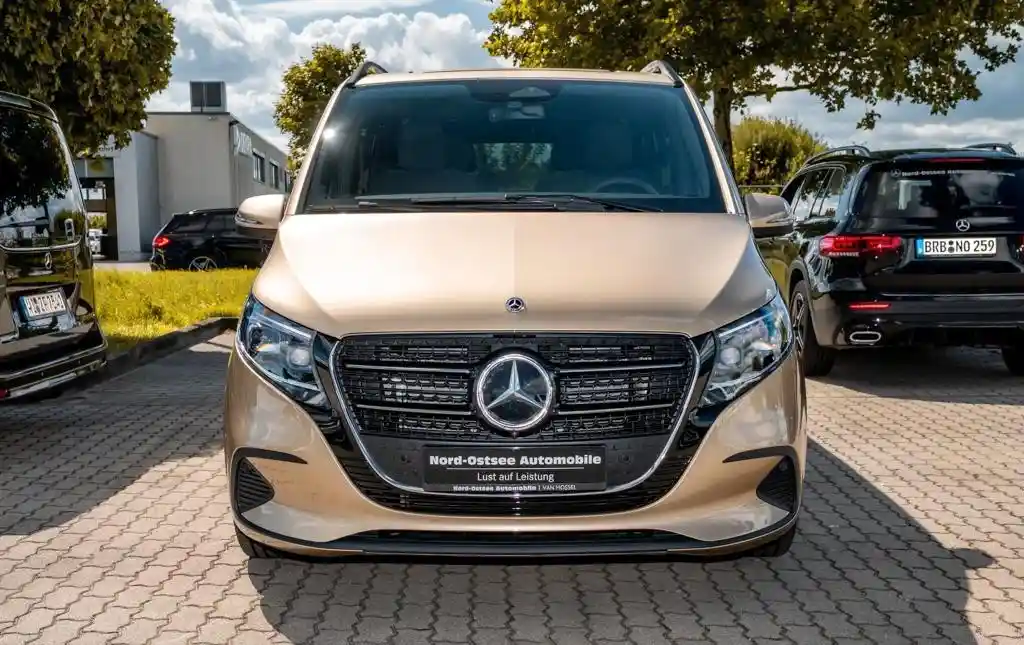 Mercedes-Benz V 220