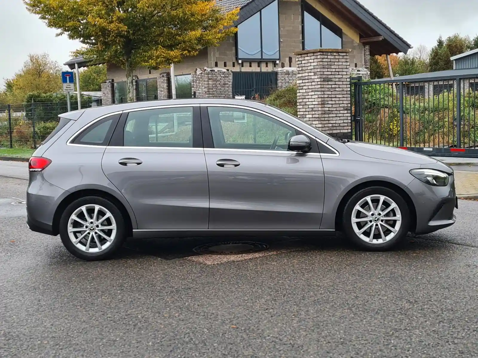 Mercedes-Benz B 180