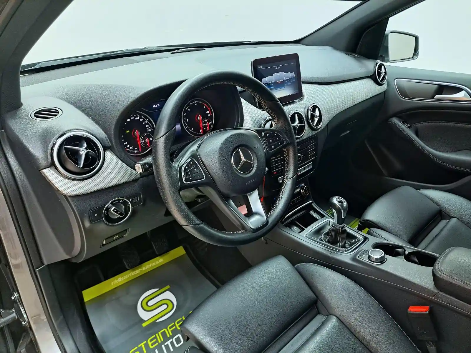 Mercedes-Benz B 180