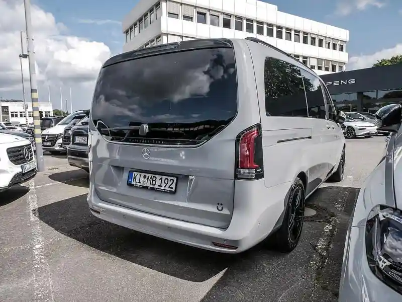 Mercedes-Benz V 220
