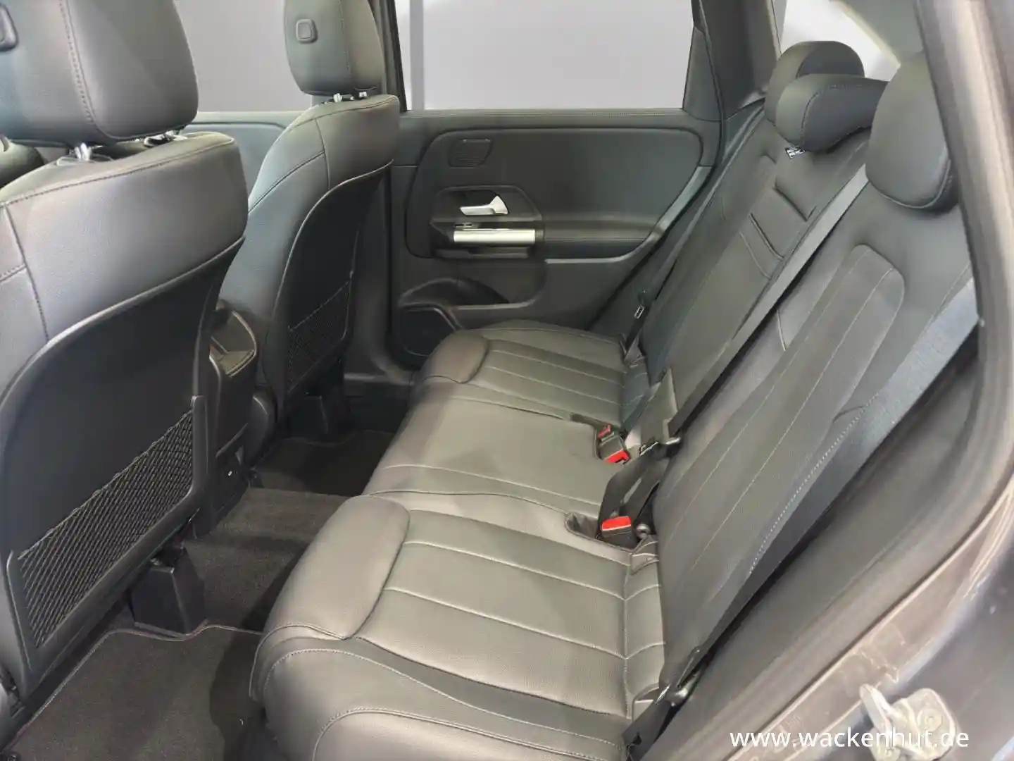 Mercedes-Benz B 220