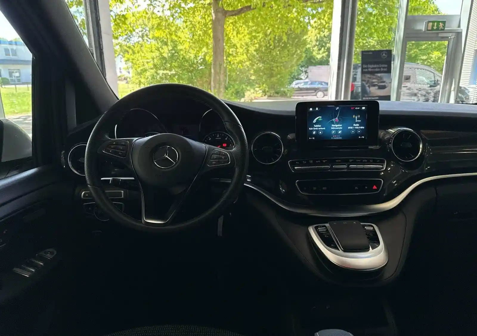 Mercedes-Benz V 220