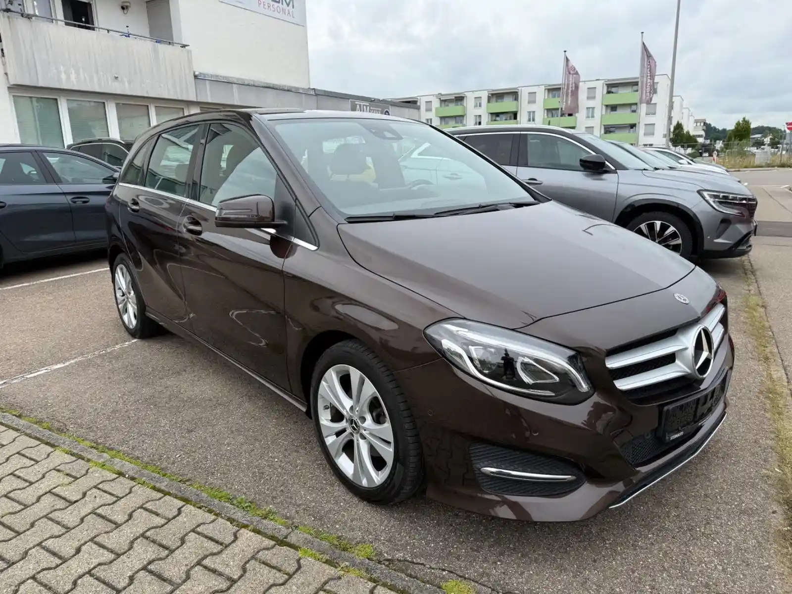 Mercedes-Benz B 180