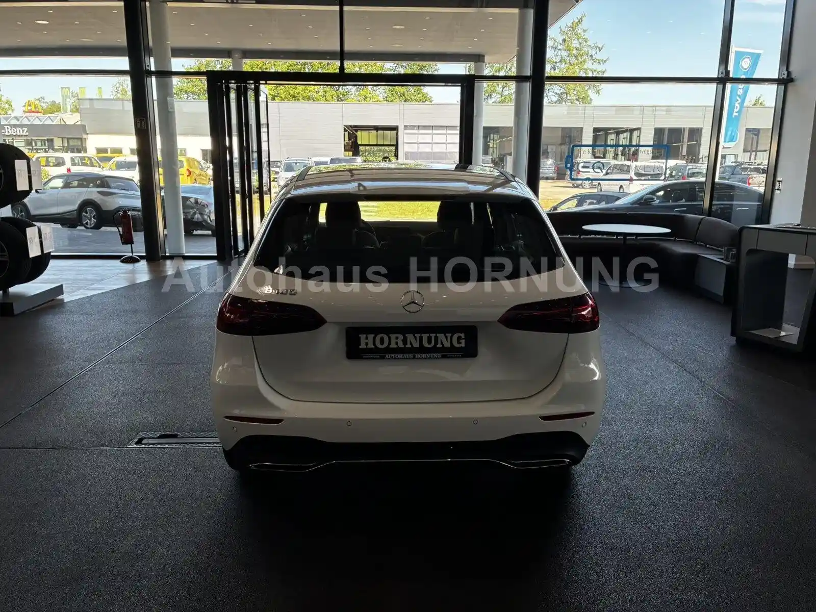 Mercedes-Benz B 180
