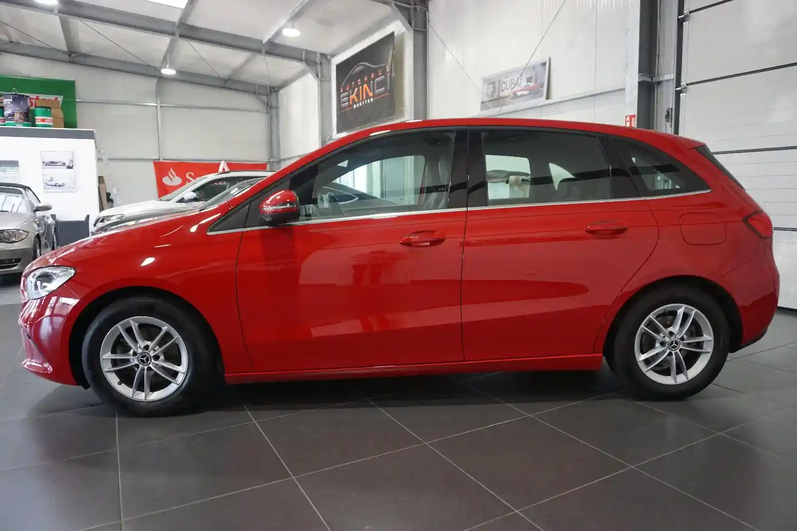 Mercedes-Benz B 180