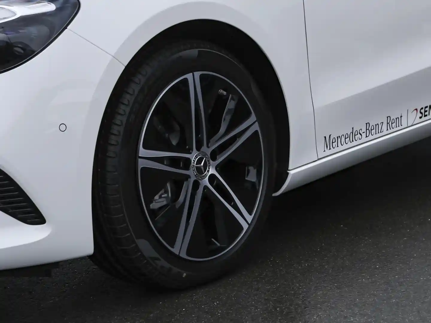 Mercedes-Benz B 180