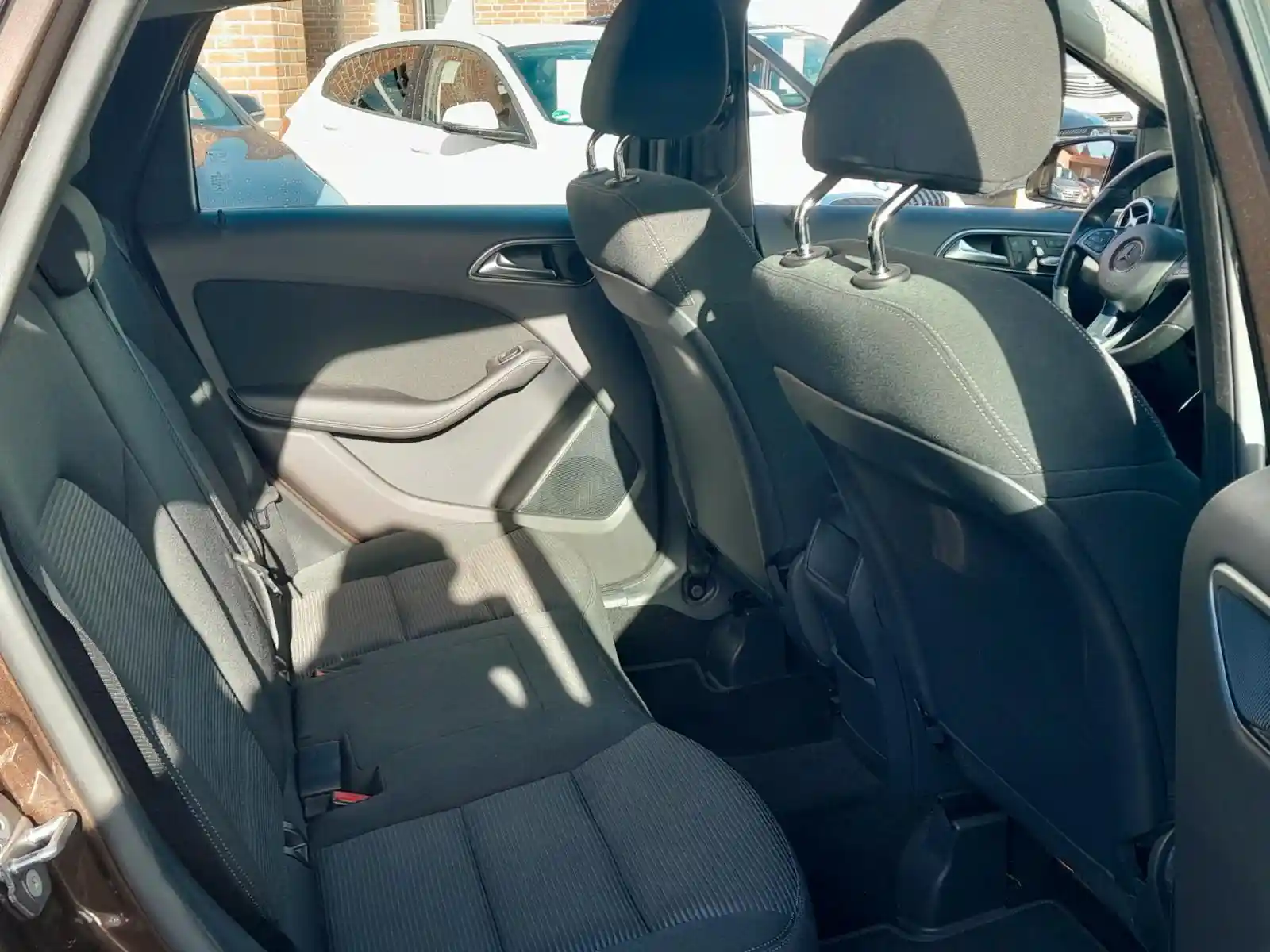 Mercedes-Benz B 180