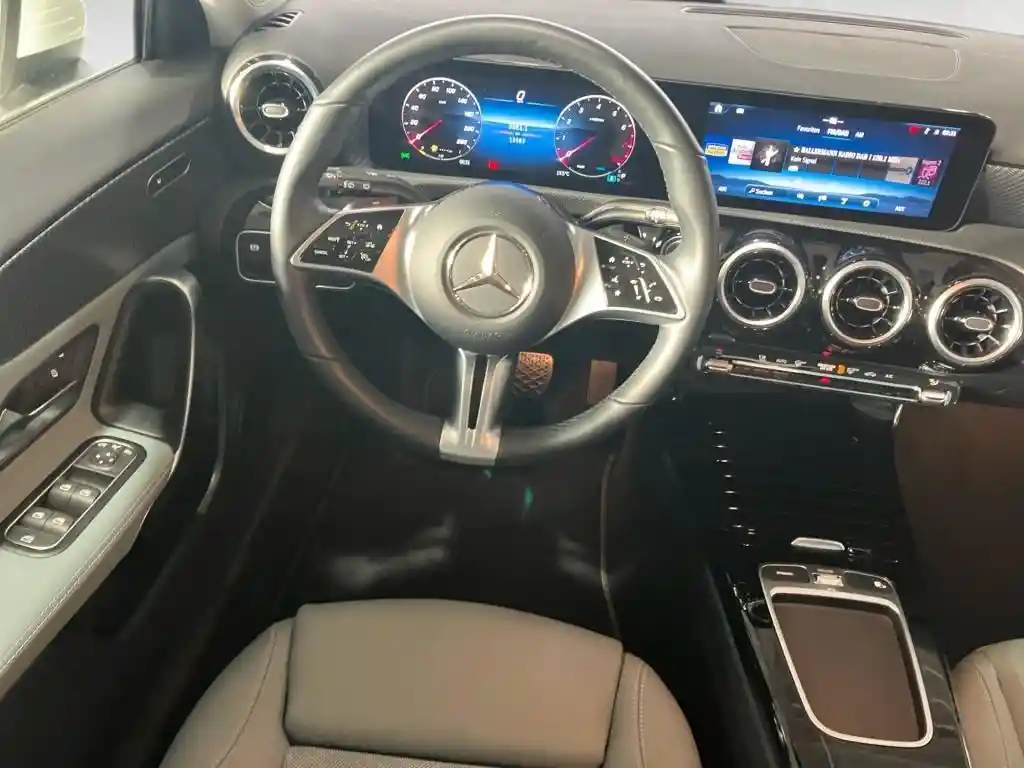 Mercedes-Benz A 180