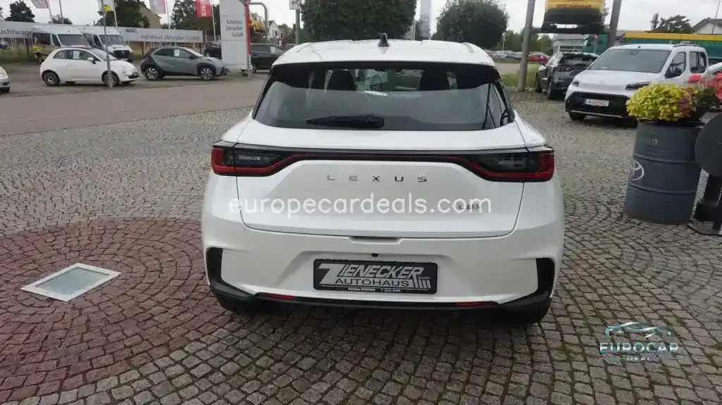 Lexus LBX