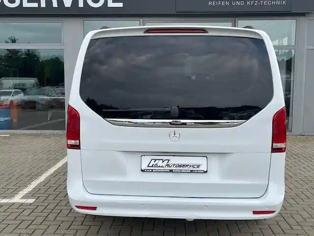 Mercedes-Benz V 220