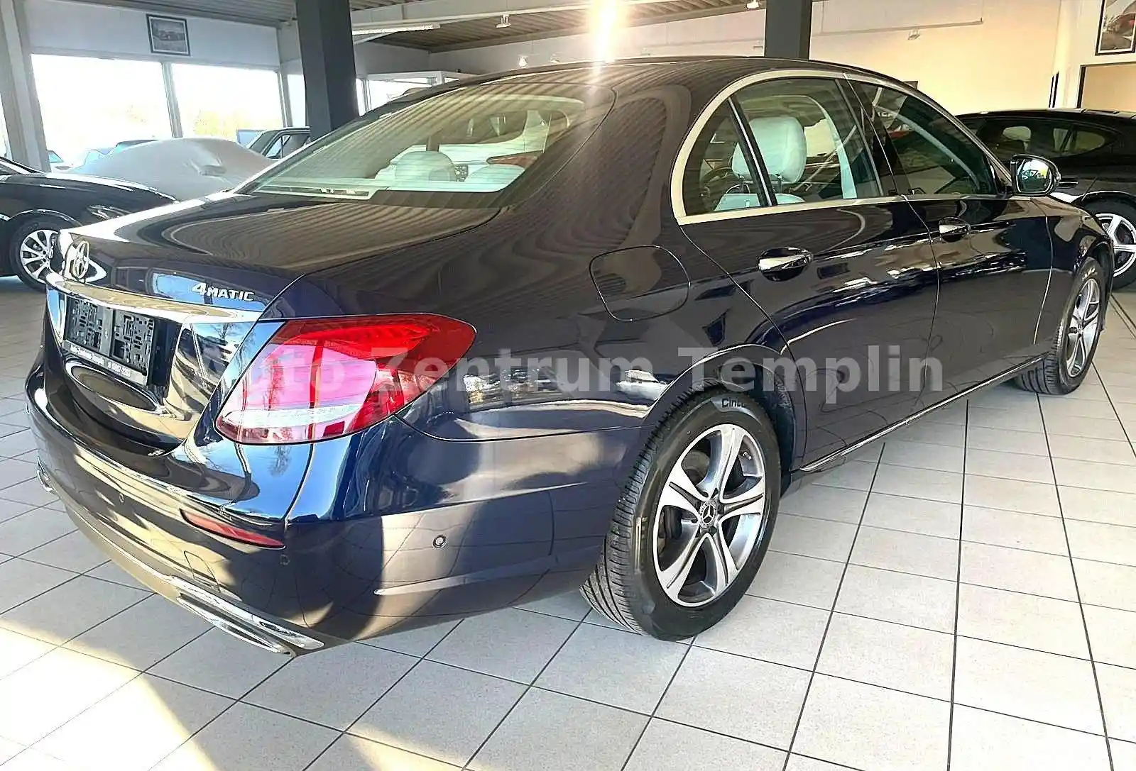 Mercedes-Benz E 220