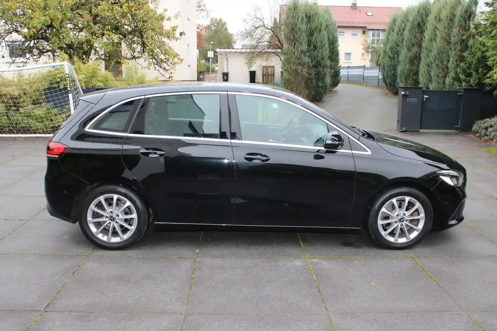 Mercedes-Benz B 220