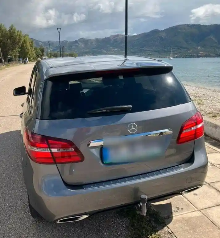 Mercedes-Benz B 220