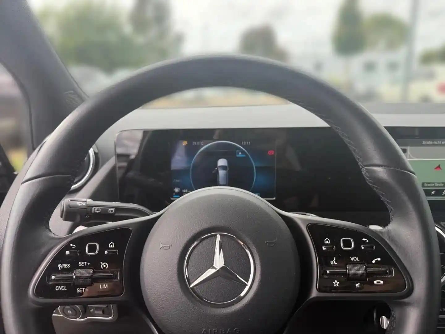 Mercedes-Benz B 180
