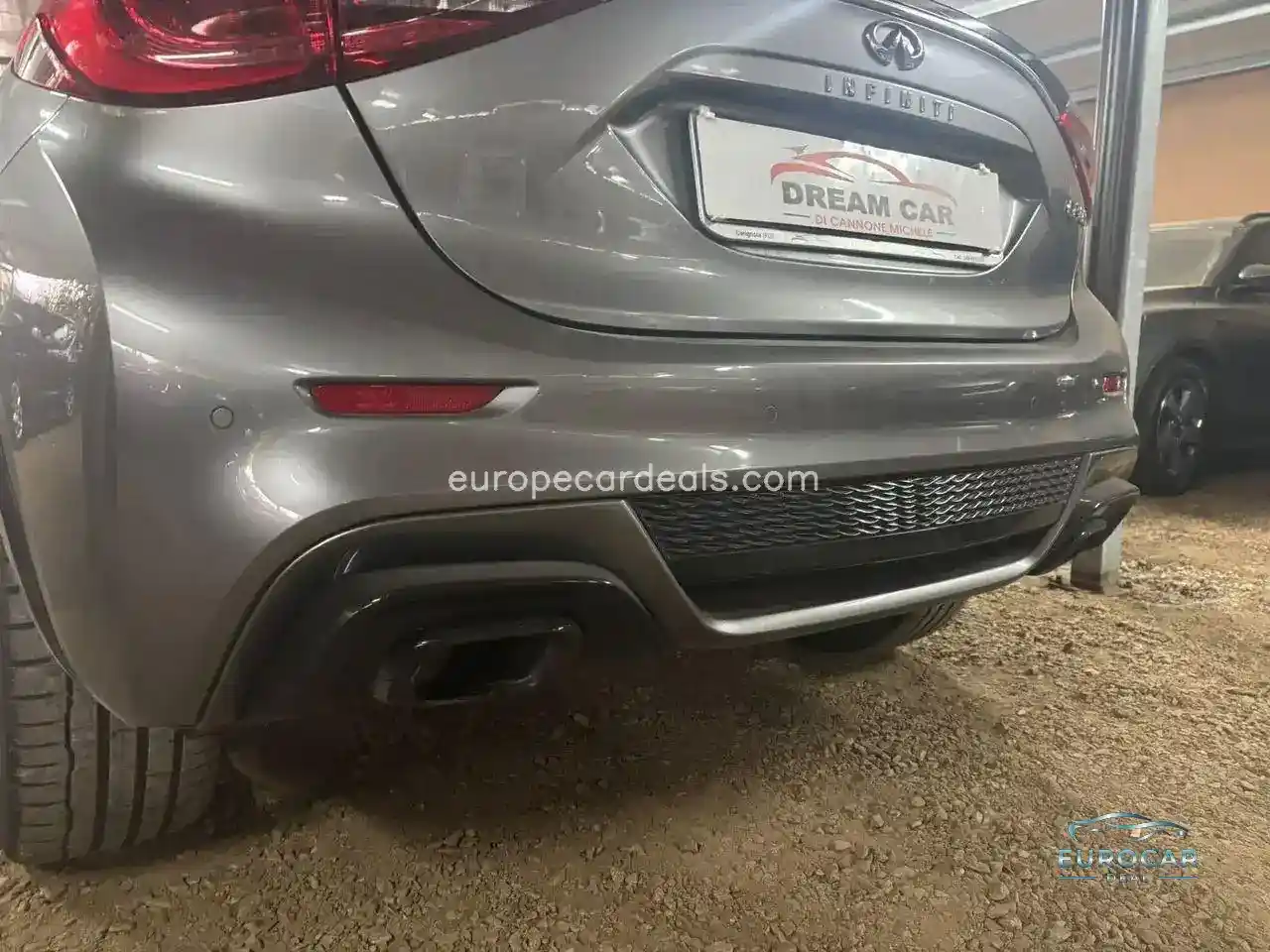 Infiniti Q30