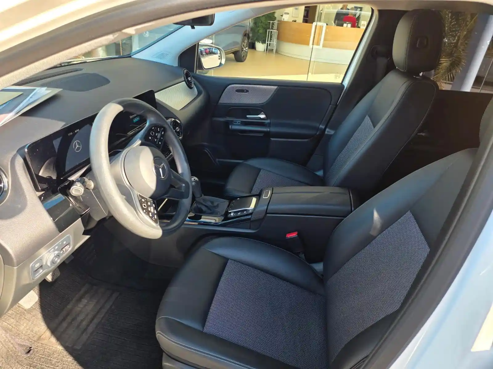 Mercedes-Benz B 180