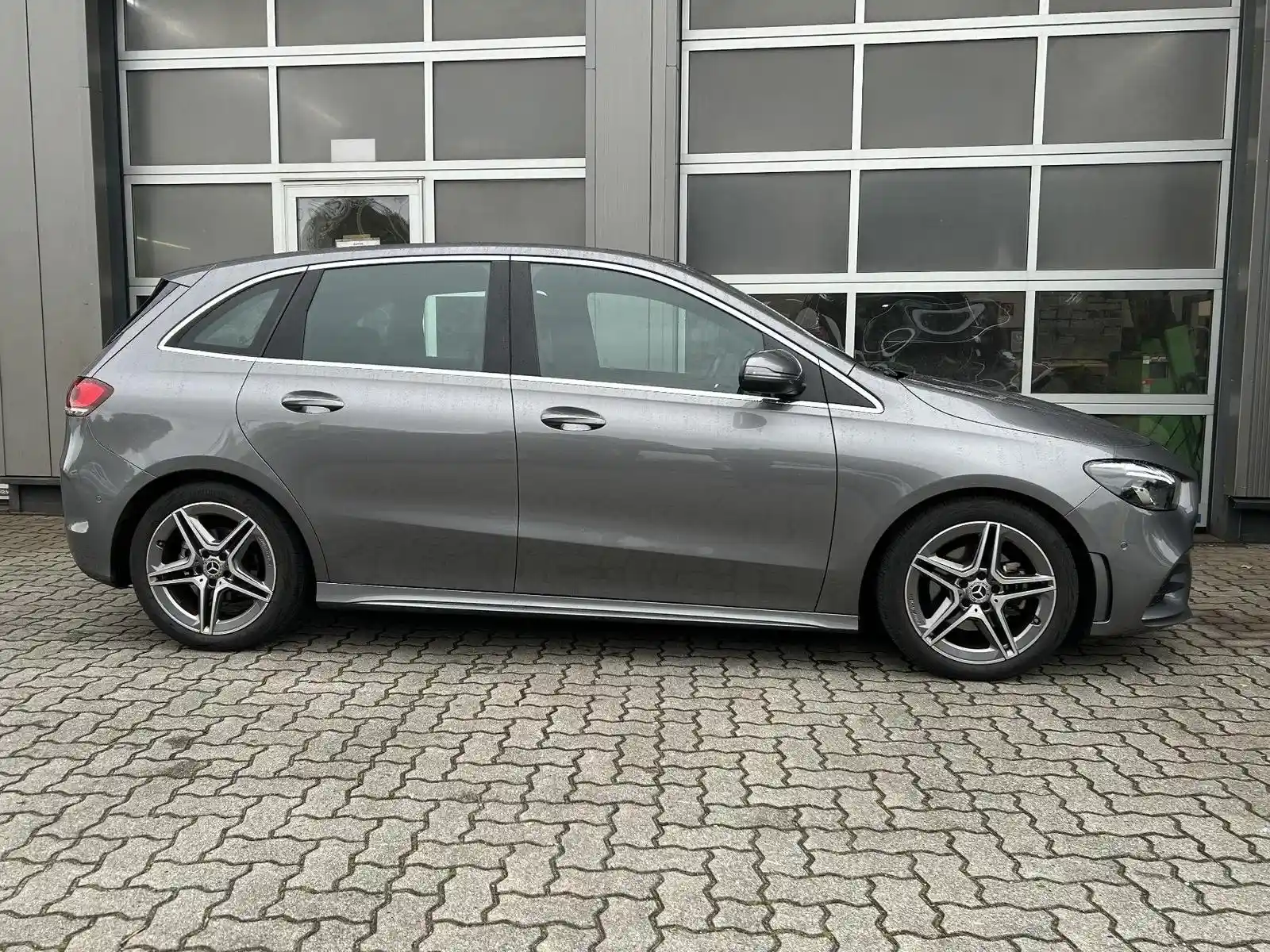 Mercedes-Benz B 200