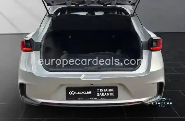 Lexus LBX