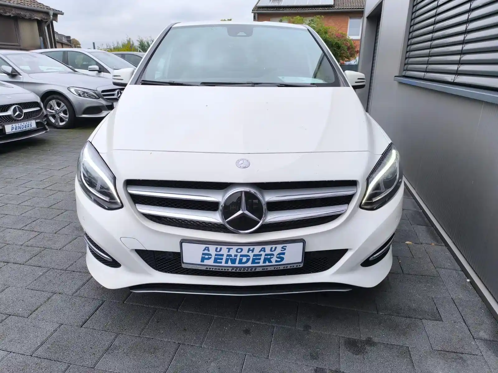 Mercedes-Benz B 180