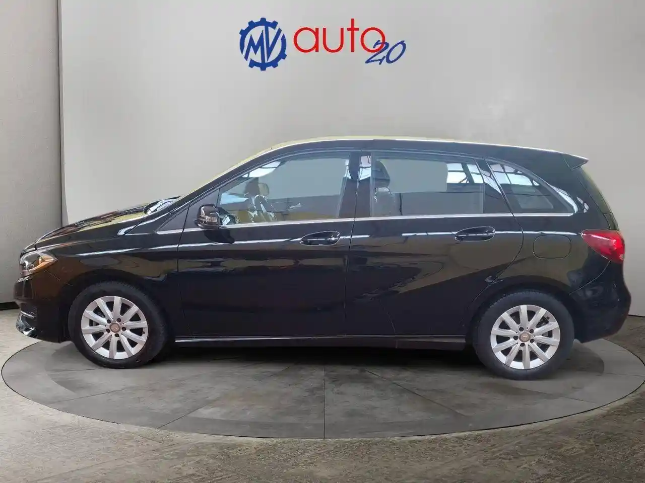 Mercedes-Benz B 180