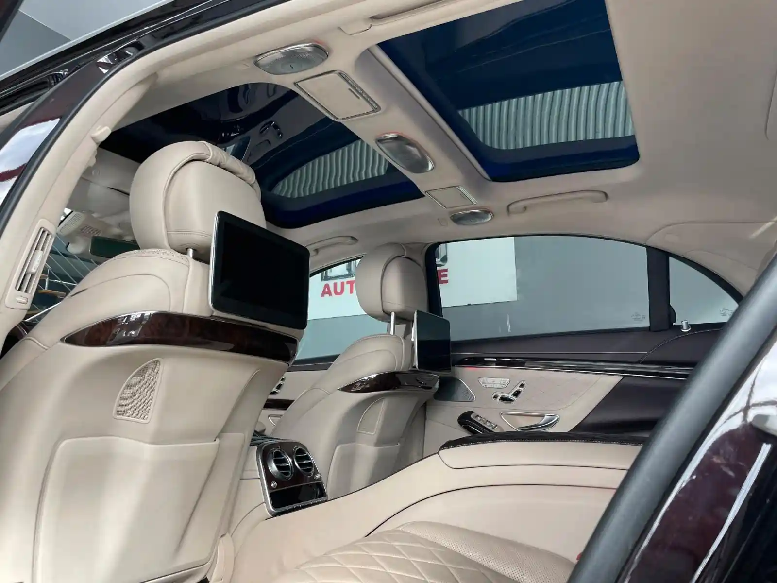 Mercedes-Benz S 560