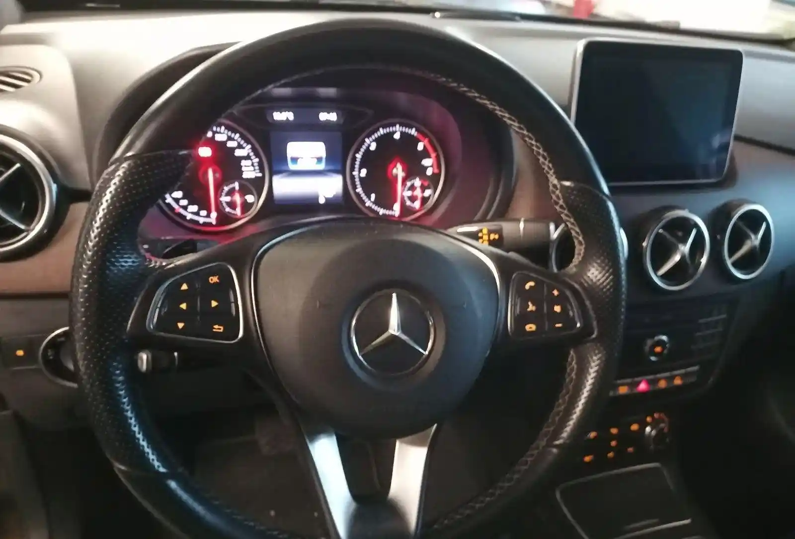 Mercedes-Benz B 200