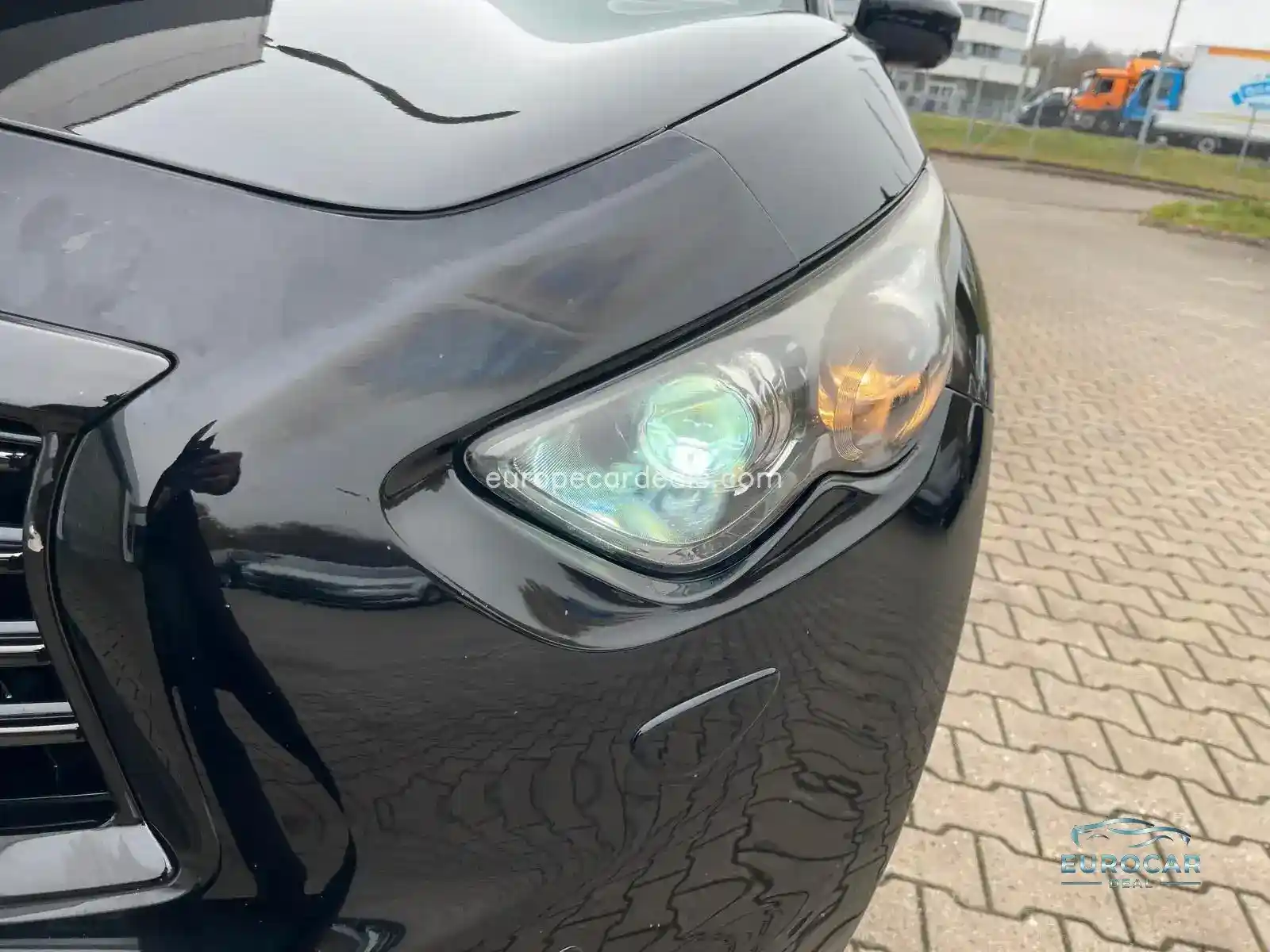 Infiniti QX70