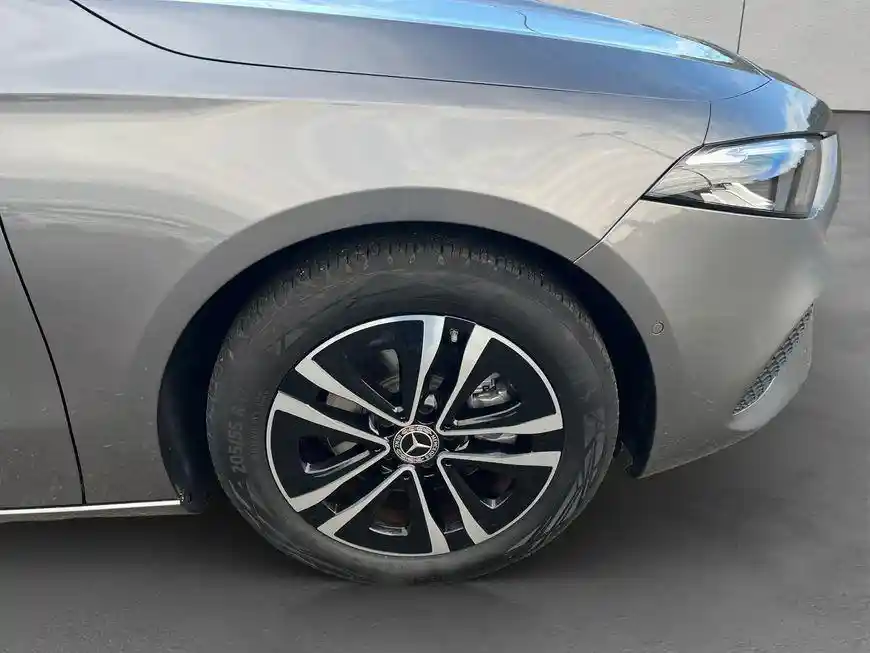 Mercedes-Benz A 180